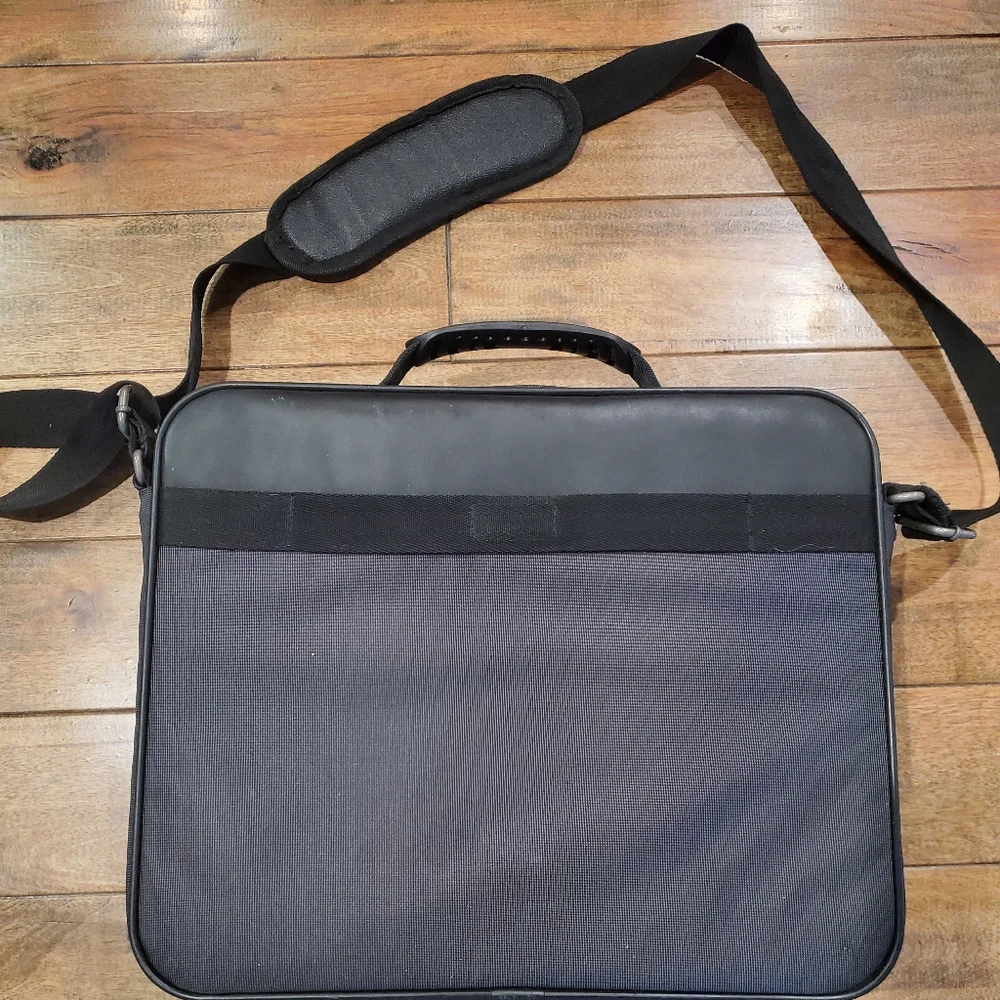 Init laptop briefcase‎ messenger/shoulder bag